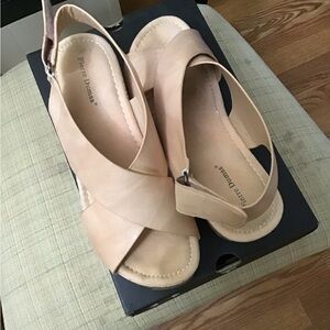 Pierre Dumas Women's Beige Cross-Strap Sandals